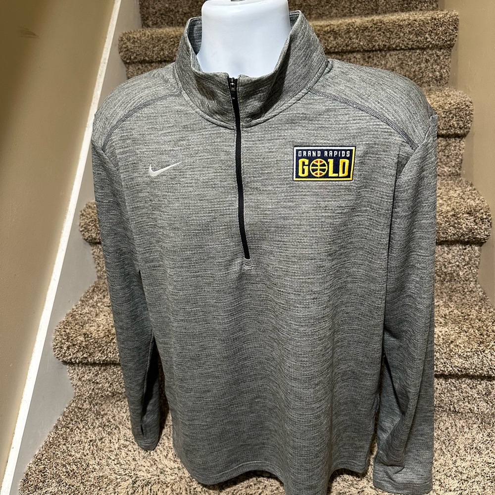 Like new - Nike NBA-G League *Grand Rapids Gold* l/s athletic 1/4 zip shirt - L